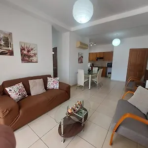 Sunny 2 Bedroom Center Apartment Larnaca
